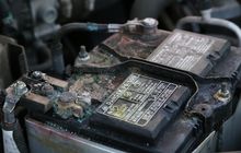 Bahaya Isi Air Aki Kelebihan Pada Mobil Bekas, Ada Potensi Meledak