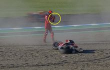 Pecco Bagnaia Tepuk Tangan Usai Crash di Lap Terakhir MotoGP Jepang 2022, Apa Artinya dan Ditujukan ke Siapa?