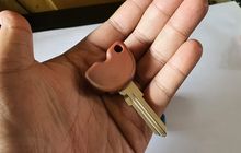 Biar Enggak Ketinggalan Zaman, Ini Beda Kunci Motor Immobilizer Dan Kunci Biasa