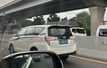 Heboh! Tanpa Kamufasle Penutup, Toyota Kijang Innova EV Kepergok Melintas di Jalan Tol