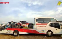 Bukan Towing Biasa, Satu Bus Tega Dipotong, Buat Gendong Dua Mobil Balap