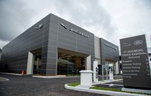 Jaguar Land Rover Buka Showroom Pertamanya di PIK, Punya Fasilitas Pengisian Daya Kendaraan Listrik