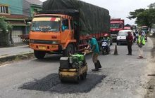 Mengguncang Badan, Ini Sebab Tambalan Jalan Aspal di Indonesia Rata-rata Keriting