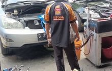 Sudah Tahu Belum, Ini Bedanya Flushing dengan Ganti Oli di Mobil Matik