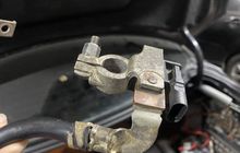 Pasang Aki Baru Harus Hubungkan Terminal Positif Dahulu, Ini Alasannya