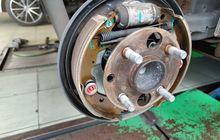 Begini Cara Pemilik Mobil Bekas Bersihkan Kampas Rem Tromol Sendiri