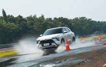 Fitur Canggih di Mitsubishi XForce Ini Sangat Membantu Ladies di Musim Hujan