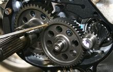 Mau Beli Motor Bekas Matic Kenali Dulu Ciri Gardan Yang Mulai Aus