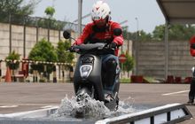 Banjir Mengepung Jakarta, Motor Listrik Masih Aman Digunakan?
