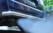 Ini Komponen Yang Rusak Jika Knalpot Mobil  Keluar Asap Putih