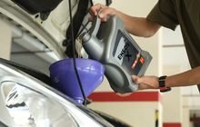 Mobil Tua Bekas Dianjurkan Pakai Oli Mesin Kental? Salah, Begini yang Benar