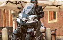 Punya Roda Tiga, Bisa Berdiri Sendiri, Motor Matic 300 Cc Yamaha Ini Iritnya Tembus 32 Km/Liter