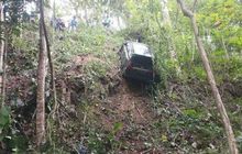 Xenia Kandas di Jurang 50 Meter, Sopir Apes Dituntun Mbah-mbah ke Jalur Ekstrem