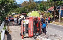 Petaka Berangkat Taklukan Api, Truk Damkar dan Empat Anggota Justru Terkapar di Jalan