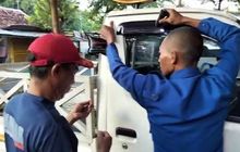 Daihatsu Gran Max Kaca Gelap Nyusahin Damkar, Diotak-atik Setengah Jam Berakhir Lega