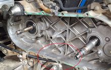 Ini Sebabnya di Bagian Bawah CVT Motor Matic Ada Goresan Warna Hitam