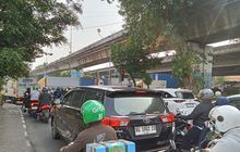 Durasi Lampu Merah di Daan Mogot Bikin Ampun, Cewek Nunggu Bisa Sambil Dandan Dulu