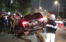 Kijang Innova Reborn Berubah Bentuk di Overpass Manahan Solo, Seketika Jadi Kerumunan Warga