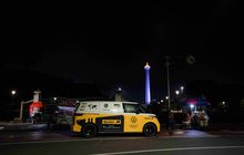 Rainer Zietlow Bawa Volkswagen ID. BUZZ Blusukan Jakarta, Jajan Es Cendol Sampai Potong Rambut