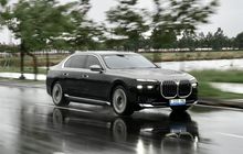 Tenaga Besar Topang Bobot 2,5 Ton, BMW i7 Bisa Lari Sekencang Ini