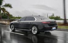 Cerdasnya BMW Dalam Penggunaan Fitur Canggih Pada Pintu i7 xDrive 60