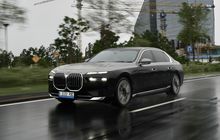 Canggih, Door Trim BMW i7 Ada Layar Kecil Bisa Atur Banyak Fitur