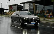 Sedan Mewah Tenaga Listrik, Ini Rasa Berkendara BMW i7 xDrive60