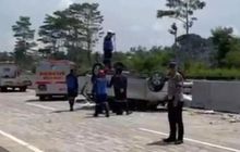 Innova Pasrah Rebahan di Tol Cisumdawu, Kecongkel Zenix Dari Belakang