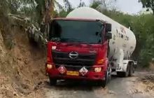 Terharu, Awak Truk Tangki Pertamina Akhirnya Bisa Tembus ke Bireuen Aceh Dengan Penuh Perjuangan