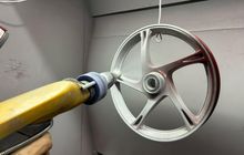 Lebih Kuat Dari Cat, Segini Biaya Powder Coating Pelek Motor Matic