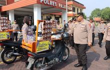 Bhabinkamtibmas Polres Pasuruan Dapat Tugas Baru, Dagang Kopi Keliling Pakai Motor Dinas