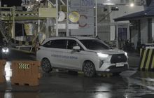 Berkeringat Deras Usai Lidah Terkena Sambal Seruit di Ajang Veloz Hybrid EV Lintas Nusa