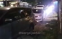 Jebakan Alami di Flyover Pesing Jakbar, Lima Mobil Menepi Pecah Ban Berurutan