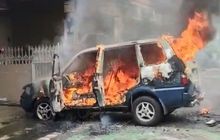 Cat Kijang LGX Dikuliti Api di Garasi, Berubah Petaka Sehabis Servis