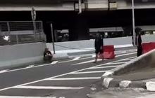 Exit Tol Rawa Buaya Diportal Rantai Preman-preman Kecil, Ada Uang Silakan Jalan