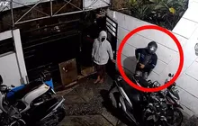 Polisi Surabaya Dilecehkan Dua Pria Ini, Mudah Gondol Honda BeAT Sambil Pamer Celurit