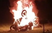 Tawuran Pelajar di Cirebon Mencekam, Beberapa Motor Dijadikan Api Unggun