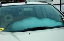 Ternyata Hal Ini yang Bikin Kaca Mobil Kamu Berembun Saat Hujan