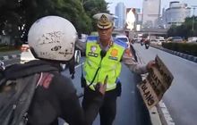 Jangan Dikasihani, Polisi Usir Pemotor Modus Kehabisan Bensin di Jalan Gatot Subroto Jakarta