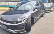 Hyundai Ioniq Oleng Lalu Hantam Tiang PJU, Diduga Gegara Mobil Potong Jalur