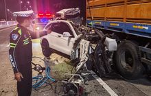 Duka Pulang Liburan di Tol Pandaan-Malang, Bodi Honda CR-V Terkelupas Menancap di Kolong Truk