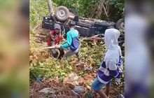 Suzuki Mega Carry Diduga Rem Blong, Tubuh Puluhan Mahasiswa KKN UNHAS Terlempar ke Jurang