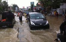 Mobil Matik Terobos Banjir? Segera Lakukan Ini Sebelum Ada Kerusakan