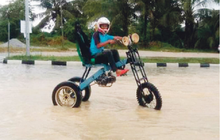 Modifikasi Motor Ala Biker Malaysia ini  Jadi Inspirasi buat Lawan Banjir
