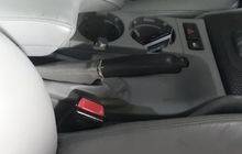 Ini yang Terjadi Kalau Lupa Menurunkan Rem Tangan Saat Mobil Maju