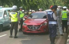 Ada Info Polisi Merazia Pajak Kendaraan Sampai ke Rumah Pemilik, Ini Fakta Aslinya