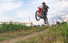 Kenapa Motor Trail Selalu Gunakan Pelek Jari-jari, Ini Alasannya