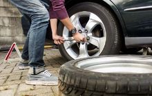 Ternyata Ini Sebabnya Pasang Mur Roda Mobil Bekas Pakai Tangan Dulu