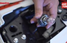 Kaca Lampu Bohlam di Motor Bekas Jangan Dipegang, Ini Alasannya