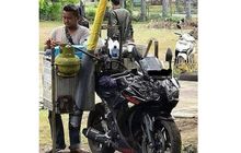 Tukang Pentol Jualan Naik Yamaha R25, Netizen Pada Melongo!